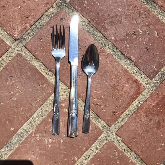 Vintage Wm A Rogers Grille King Arthur Pattern Silverplate Flatware 36 Pcs - Picture 3 of 11